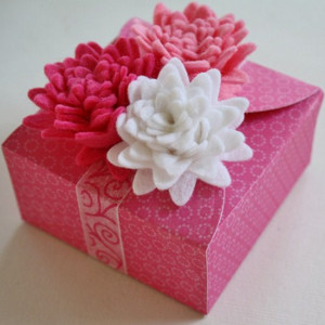 Pretty in Pink Flower-Topped Gift Box