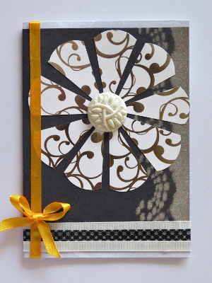 Glitzy Cupcake Wrapper Card